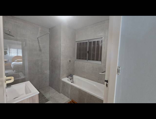 3 BEDROOM SECTIONAL TITLE TO LET IN COMPENSATION BEACH